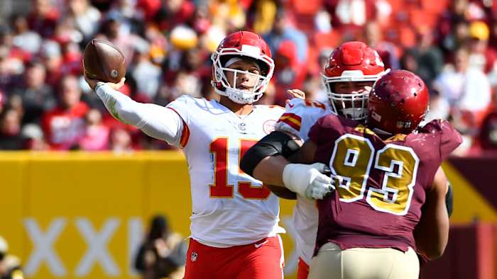Patrick Mahomes throws a pass vs. Washington